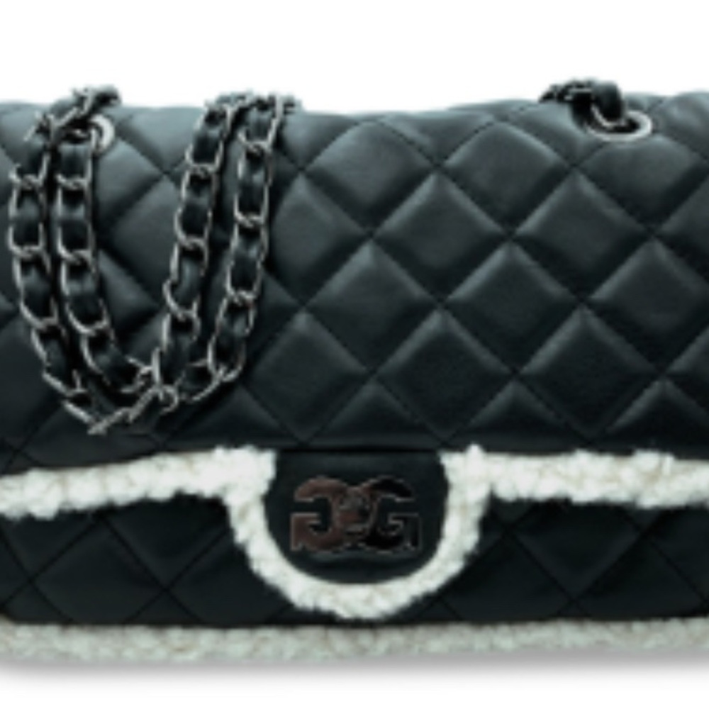 Luxurious Black Quilted Shoulder Bag